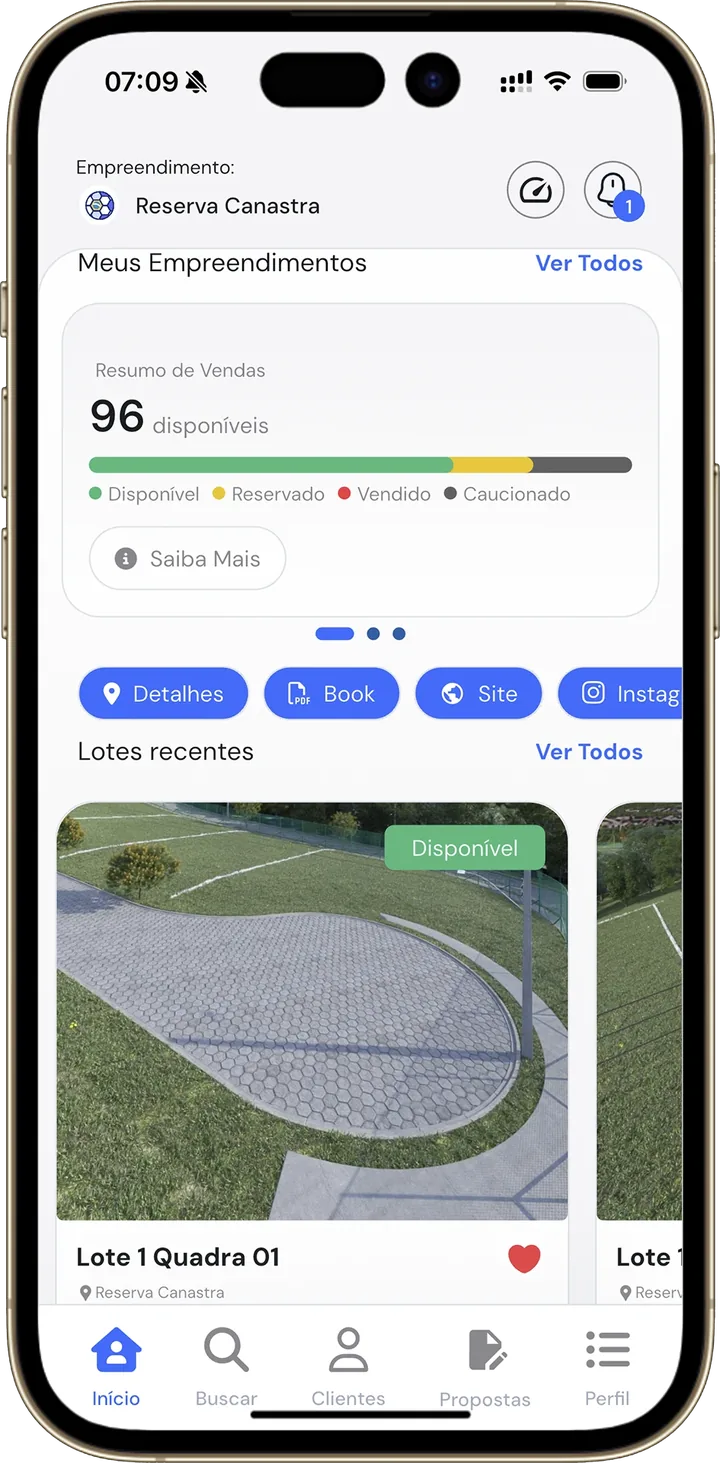 iPhone com a tela inicial do LoteApp e o resumo de vendas do empreendimento
